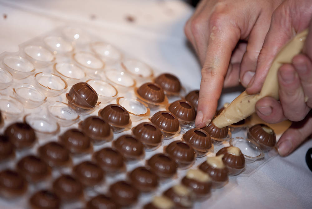 Chocolate Making filling shells