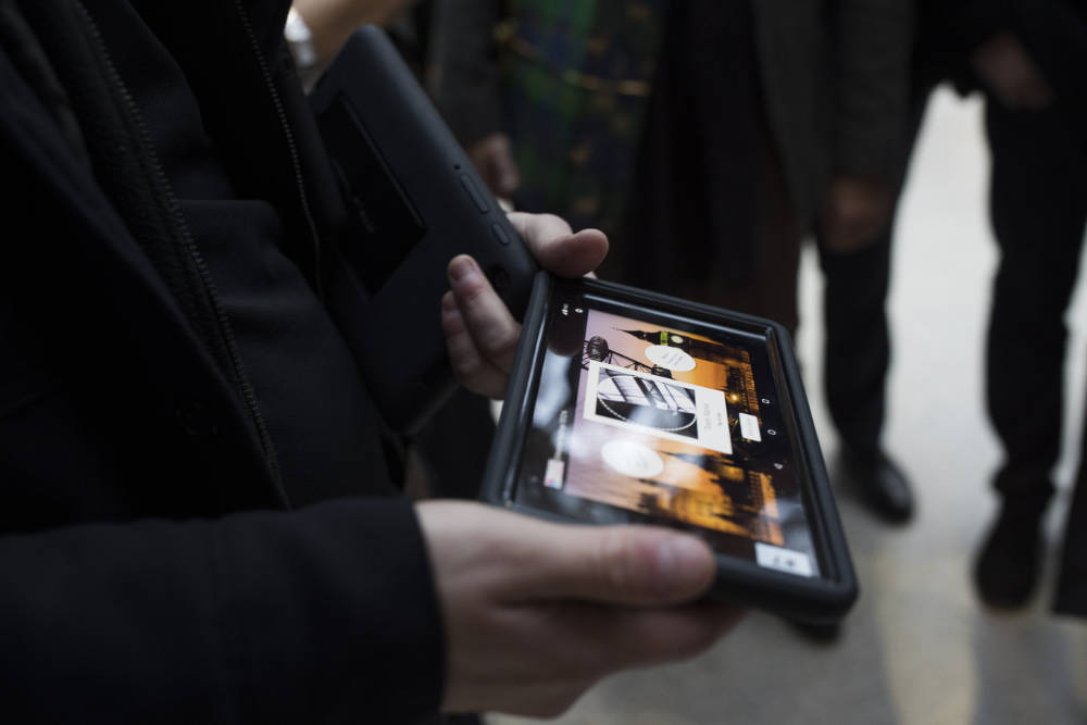 London-treasure-hunt-tablet