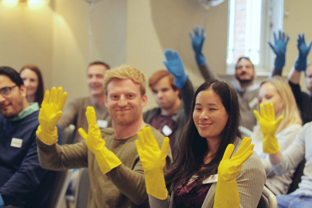 clappity-clap-icebreaker-gloves