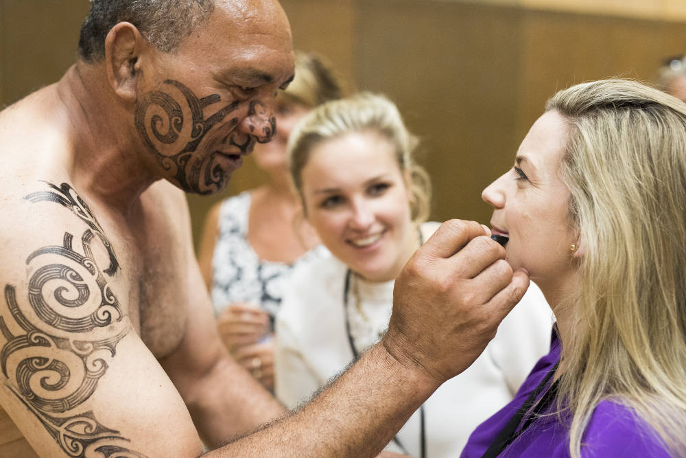 haka-icebreaker-face-paint